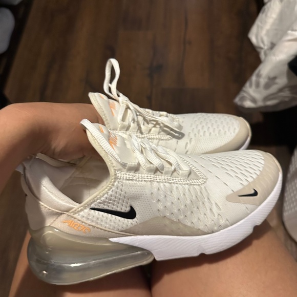 Nike Shoes - Women's Nikes 270 Dessert sand